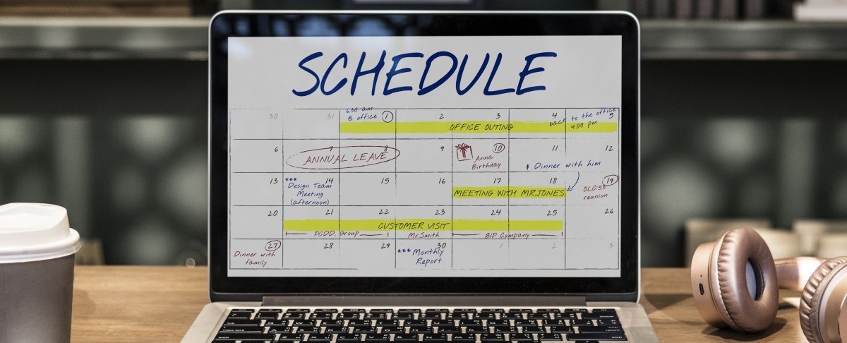 Stock photo of a calendar displayed on a laptop